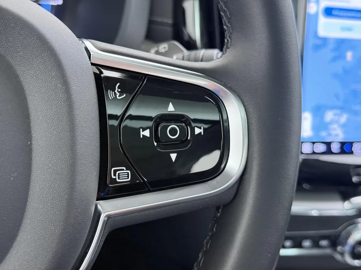 2.0 T8 Plug-in hybrid AWD Ultra Dark VAN:49.900,- VOOR:46.877,- UW HERFSTVOORDEEL:3.023,- T8 12 MND. BOVAG GARANTIE | HEAD UP | PANORAMA DAK | ACHTERUITRIJ CAMERA | BOWERS & WILKINS | MEM. S
