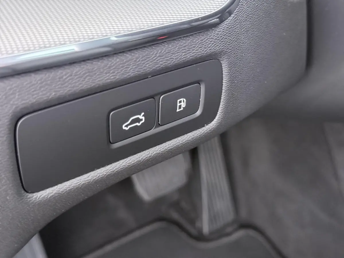 2.0 T8 Plug-in hybrid AWD Ultra Dark VAN:49.900,- VOOR:46.877,- UW HERFSTVOORDEEL:3.023,- T8 12 MND. BOVAG GARANTIE | HEAD UP | PANORAMA DAK | ACHTERUITRIJ CAMERA | BOWERS & WILKINS | MEM. S