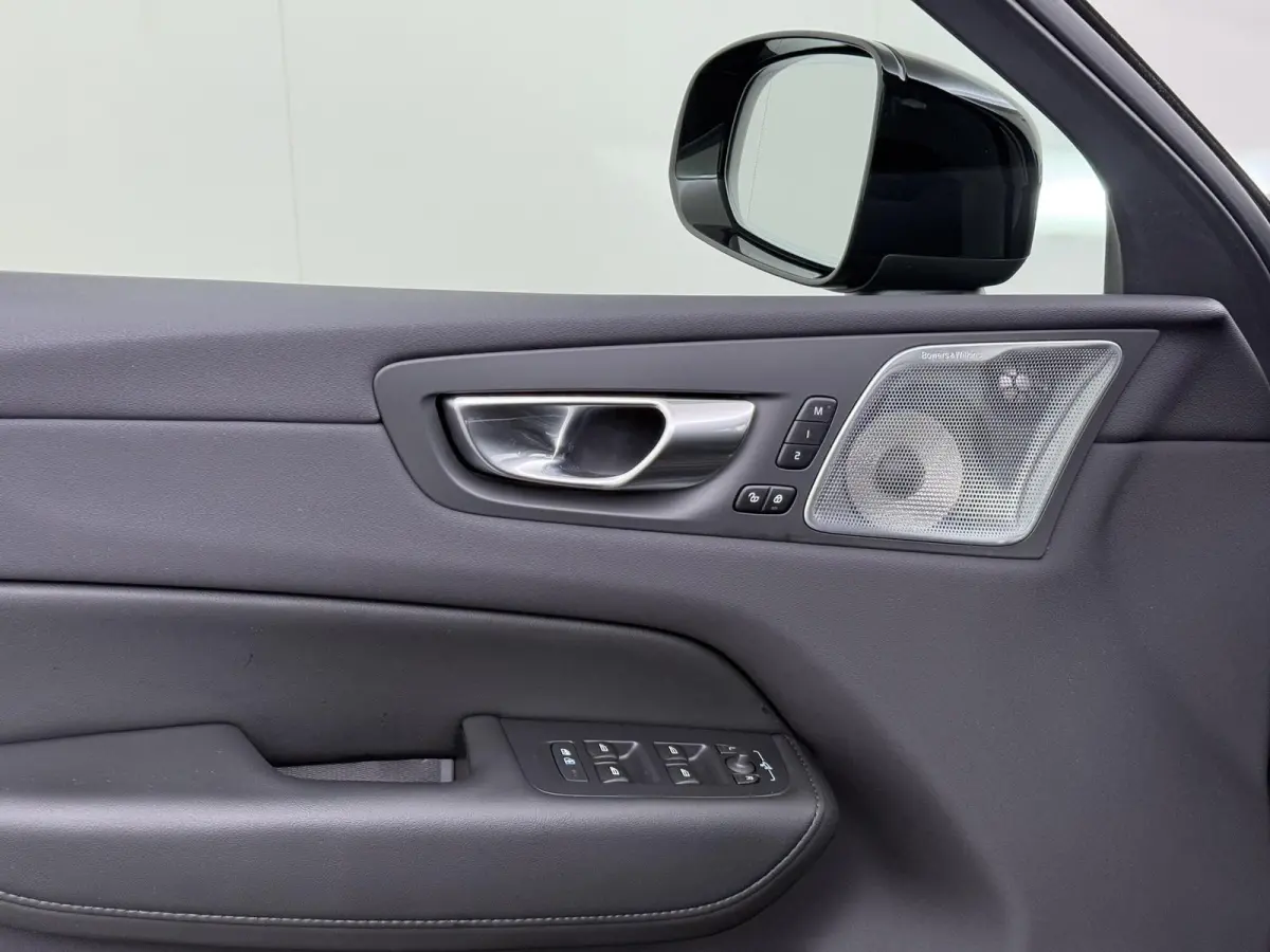 2.0 T8 Plug-in hybrid AWD Ultra Dark VAN:49.900,- VOOR:46.877,- UW HERFSTVOORDEEL:3.023,- T8 12 MND. BOVAG GARANTIE | HEAD UP | PANORAMA DAK | ACHTERUITRIJ CAMERA | BOWERS & WILKINS | MEM. S