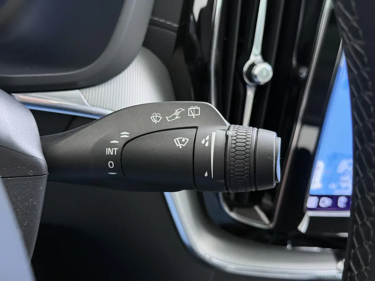2.0 T8 Plug-in hybrid AWD Ultra Dark VAN:49.900,- VOOR:46.877,- UW HERFSTVOORDEEL:3.023,- T8 12 MND. BOVAG GARANTIE | HEAD UP | PANORAMA DAK | ACHTERUITRIJ CAMERA | BOWERS & WILKINS | MEM. S