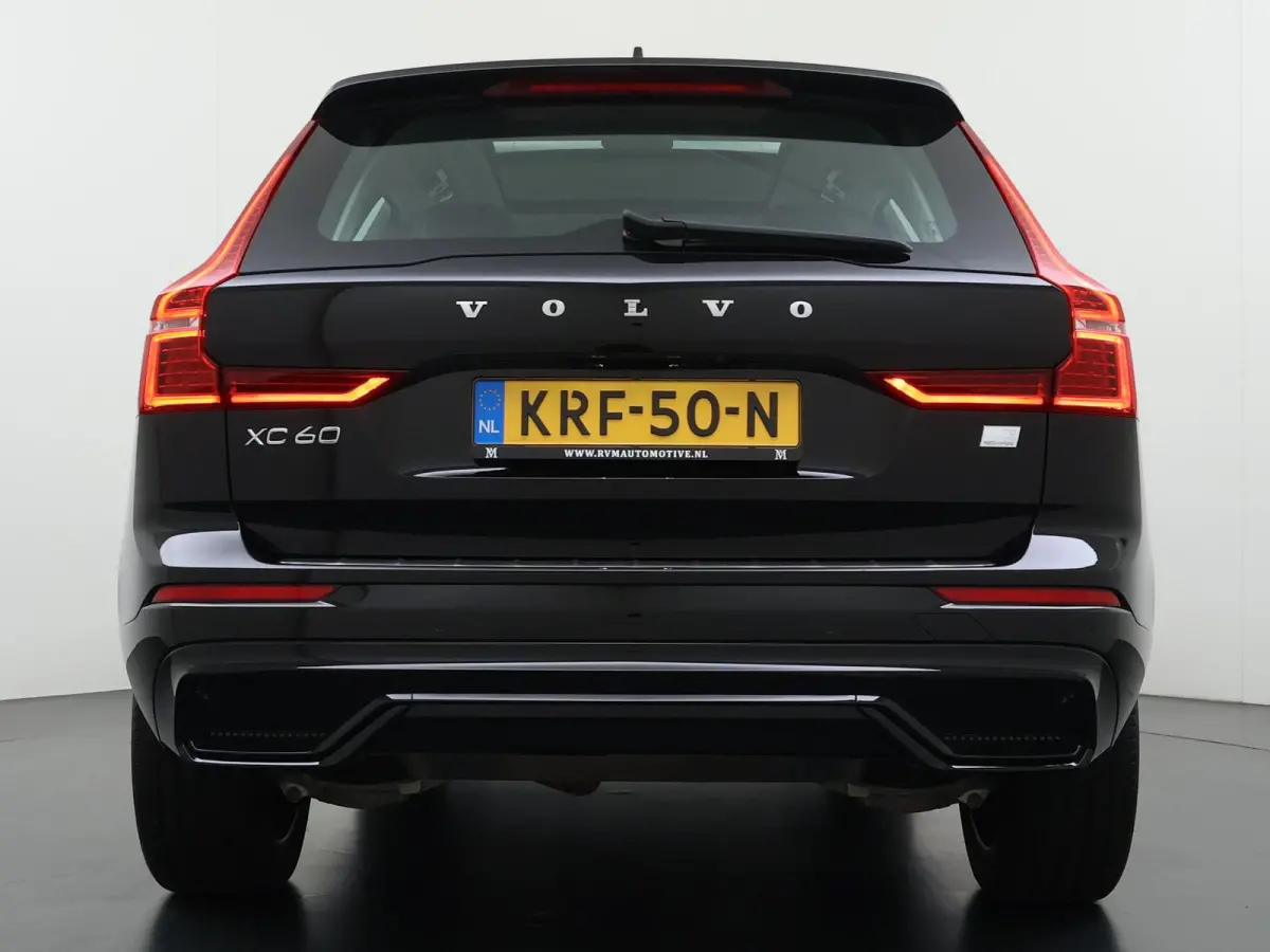 2.0 T8 Plug-in hybrid AWD Ultra Dark VAN:49.900,- VOOR:46.877,- UW HERFSTVOORDEEL:3.023,- T8 12 MND. BOVAG GARANTIE | HEAD UP | PANORAMA DAK | ACHTERUITRIJ CAMERA | BOWERS & WILKINS | MEM. S