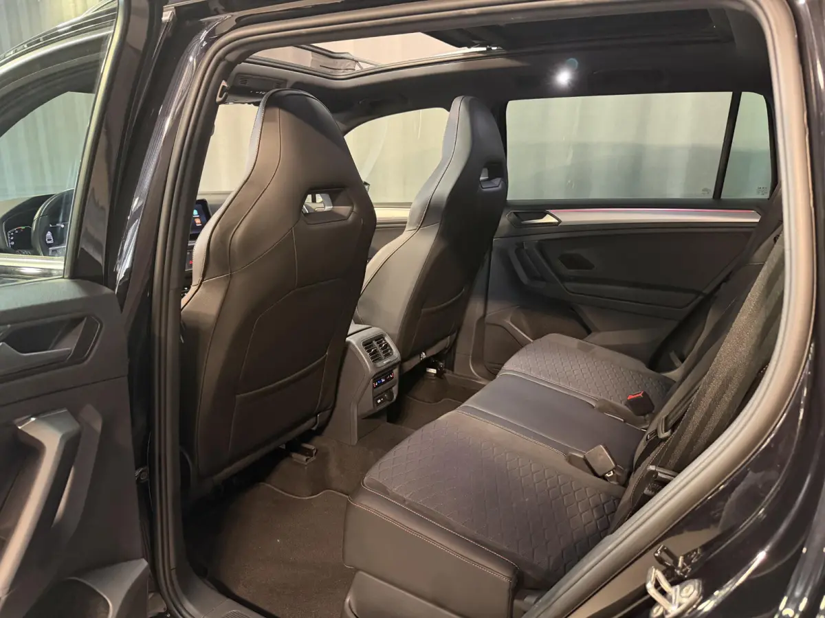 1.4 TSI e-Hybrid PHEV FR Business FABRIEKSGARANTIE 03-2028 20"/Panoramadak/Trekhaak/360 camera/Keyless/Dodehoek/Elektrische klep/Stuur + stoelverwarming v+a