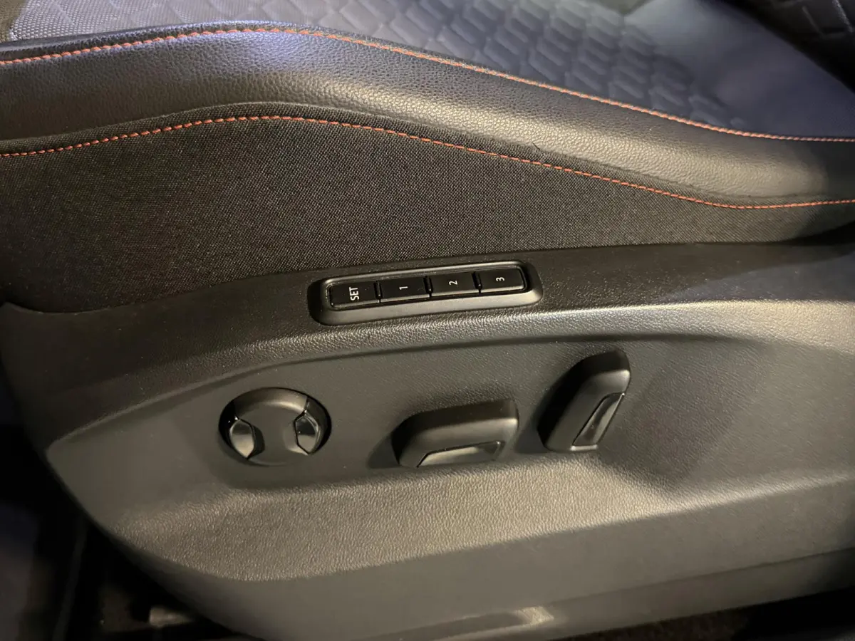 1.4 TSI e-Hybrid PHEV FR Business FABRIEKSGARANTIE 03-2028 20"/Panoramadak/Trekhaak/360 camera/Keyless/Dodehoek/Elektrische klep/Stuur + stoelverwarming v+a