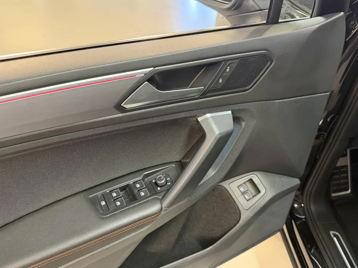 1.4 TSI e-Hybrid PHEV FR Business FABRIEKSGARANTIE 03-2028 20"/Panoramadak/Trekhaak/360 camera/Keyless/Dodehoek/Elektrische klep/Stuur + stoelverwarming v+a