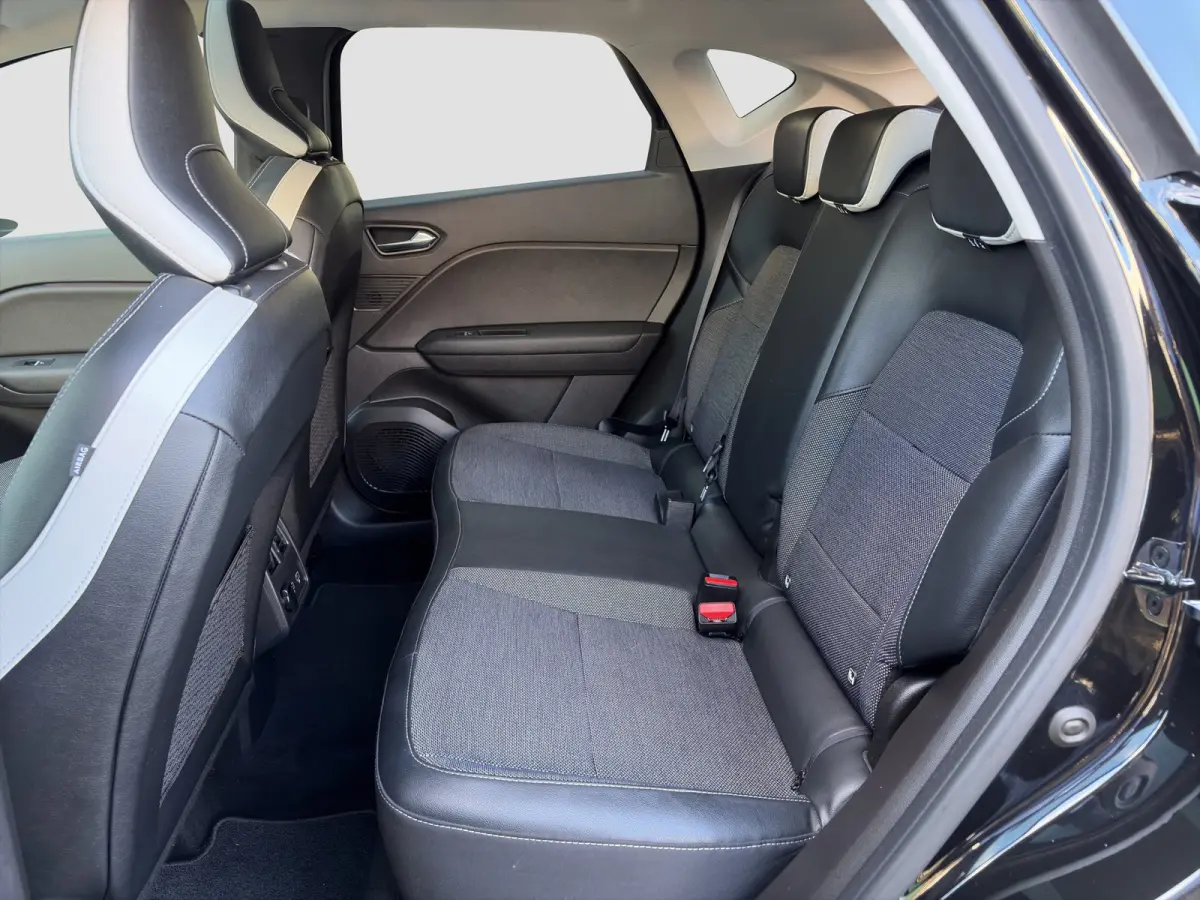 1.0 TCe 90 Intens | Panorama schuifdak | Camera | Half leder | Climate controle | Navigatie | Carplay | Parkeersensoren voor en achter | Keyless entry