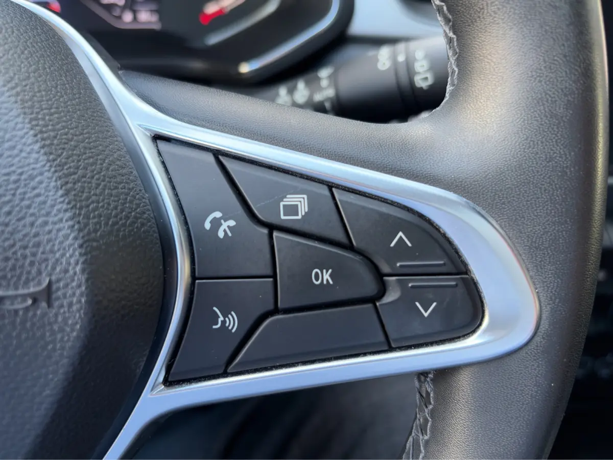 1.0 TCe 90 Intens | Panorama schuifdak | Camera | Half leder | Climate controle | Navigatie | Carplay | Parkeersensoren voor en achter | Keyless entry