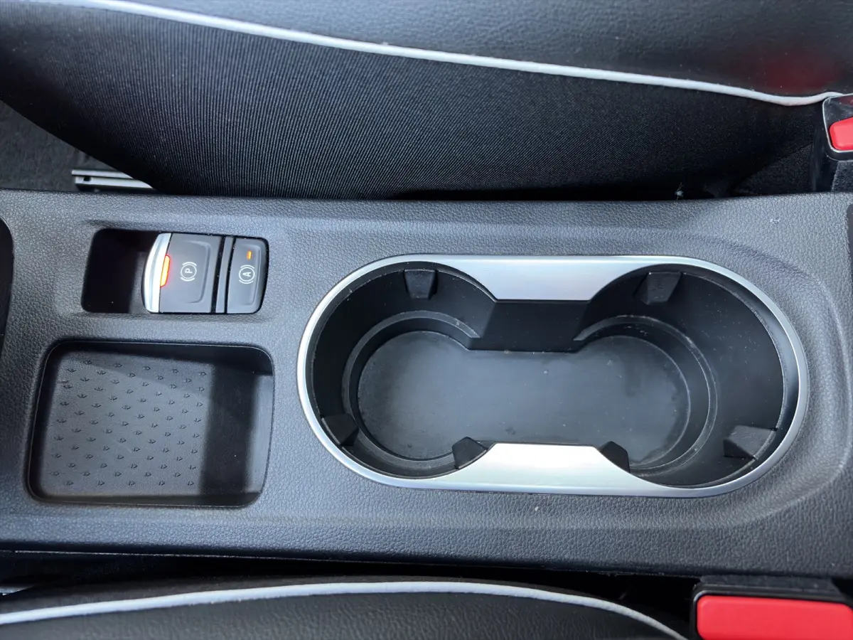 1.0 TCe 90 Intens | Panorama schuifdak | Camera | Half leder | Climate controle | Navigatie | Carplay | Parkeersensoren voor en achter | Keyless entry