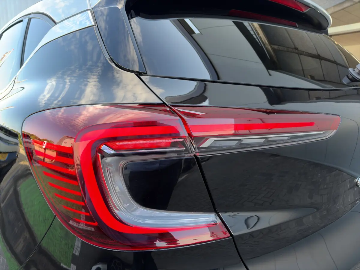 1.0 TCe 90 Intens | Panorama schuifdak | Camera | Half leder | Climate controle | Navigatie | Carplay | Parkeersensoren voor en achter | Keyless entry