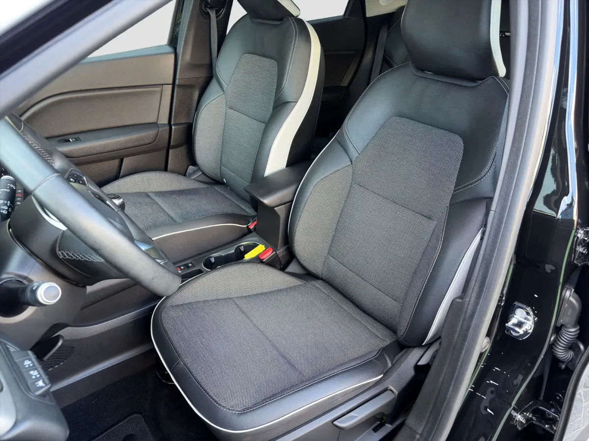 1.0 TCe 90 Intens | Panorama schuifdak | Camera | Half leder | Climate controle | Navigatie | Carplay | Parkeersensoren voor en achter | Keyless entry