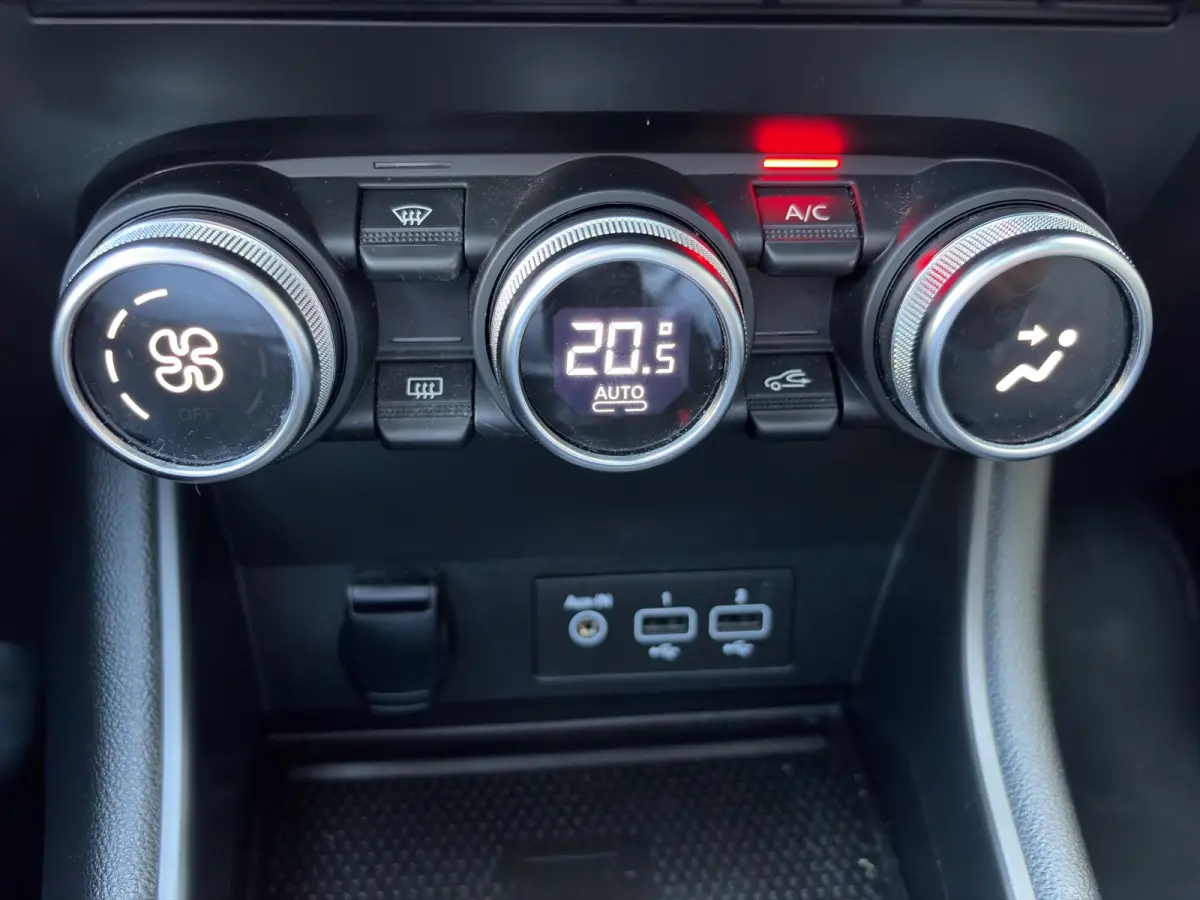 1.0 TCe 90 Intens | Panorama schuifdak | Camera | Half leder | Climate controle | Navigatie | Carplay | Parkeersensoren voor en achter | Keyless entry