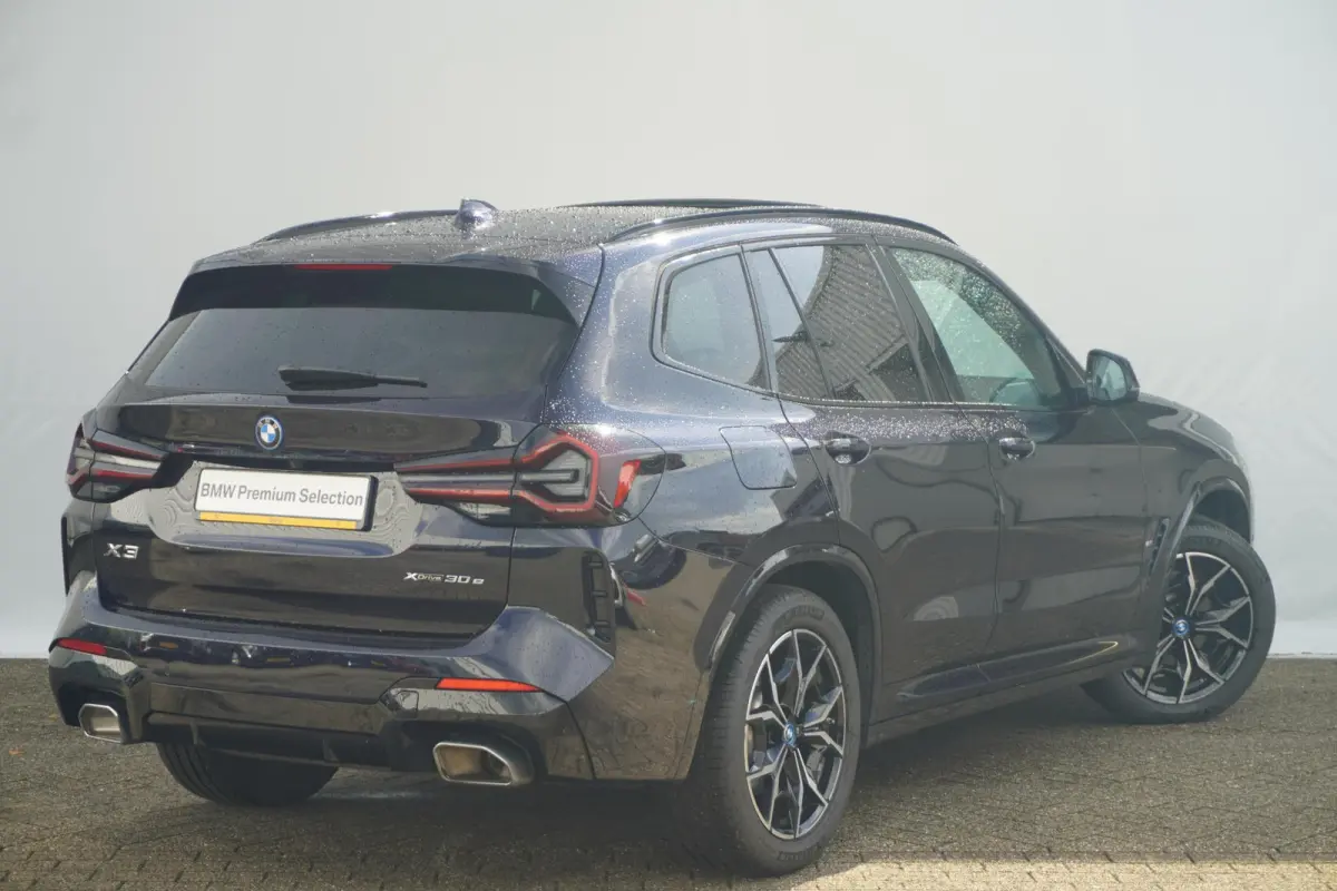 xDrive30e M Sport | Panoramadak | Head-up | HIFI | 19 Inch | Adaptieve LED koplampen