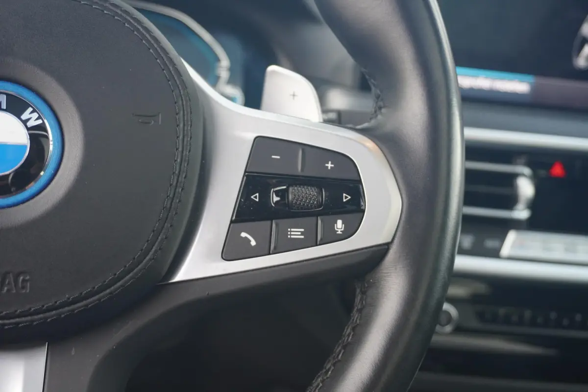 xDrive30e M Sport | Panoramadak | Head-up | HIFI | 19 Inch | Adaptieve LED koplampen