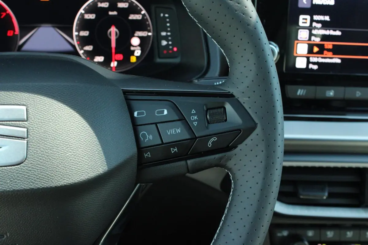 1.0 EcoTSI 95pk FR Business Connect | Voorstoelen Verwarmd | Parkeersensoren