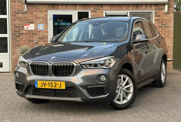 sDrive20i Centennial High Executive|Afneembare Trekhaak|Camera|Stoelverwarming|Sportstoelen.