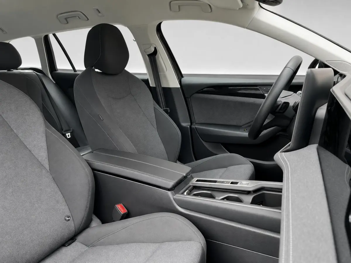 1.5 eTSI Business Navigatie Apple Carplay Android Auto Camera Parkeerhulp Adaptive Cruise Control Stoel- en stuurverwarming  Virtual Cockpit Climate Control Lichtmetalen velgen