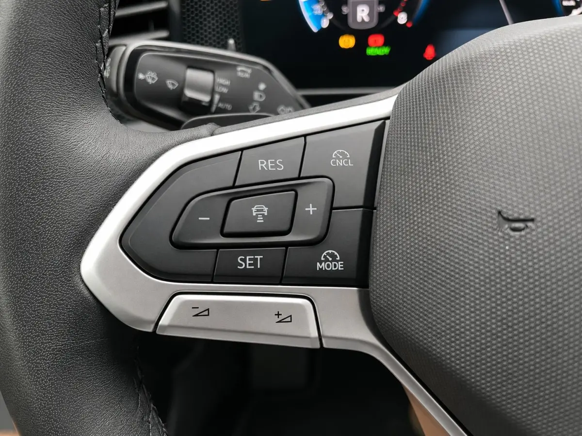 1.5 eTSI Business Navigatie Apple Carplay Android Auto Camera Parkeerhulp Adaptive Cruise Control Stoel- en stuurverwarming  Virtual Cockpit Climate Control Lichtmetalen velgen