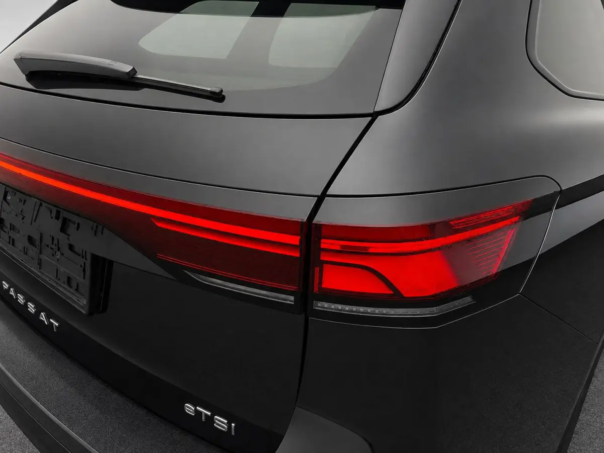 1.5 eTSI Business Navigatie Apple Carplay Android Auto Camera Parkeerhulp Adaptive Cruise Control Stoel- en stuurverwarming  Virtual Cockpit Climate Control Lichtmetalen velgen