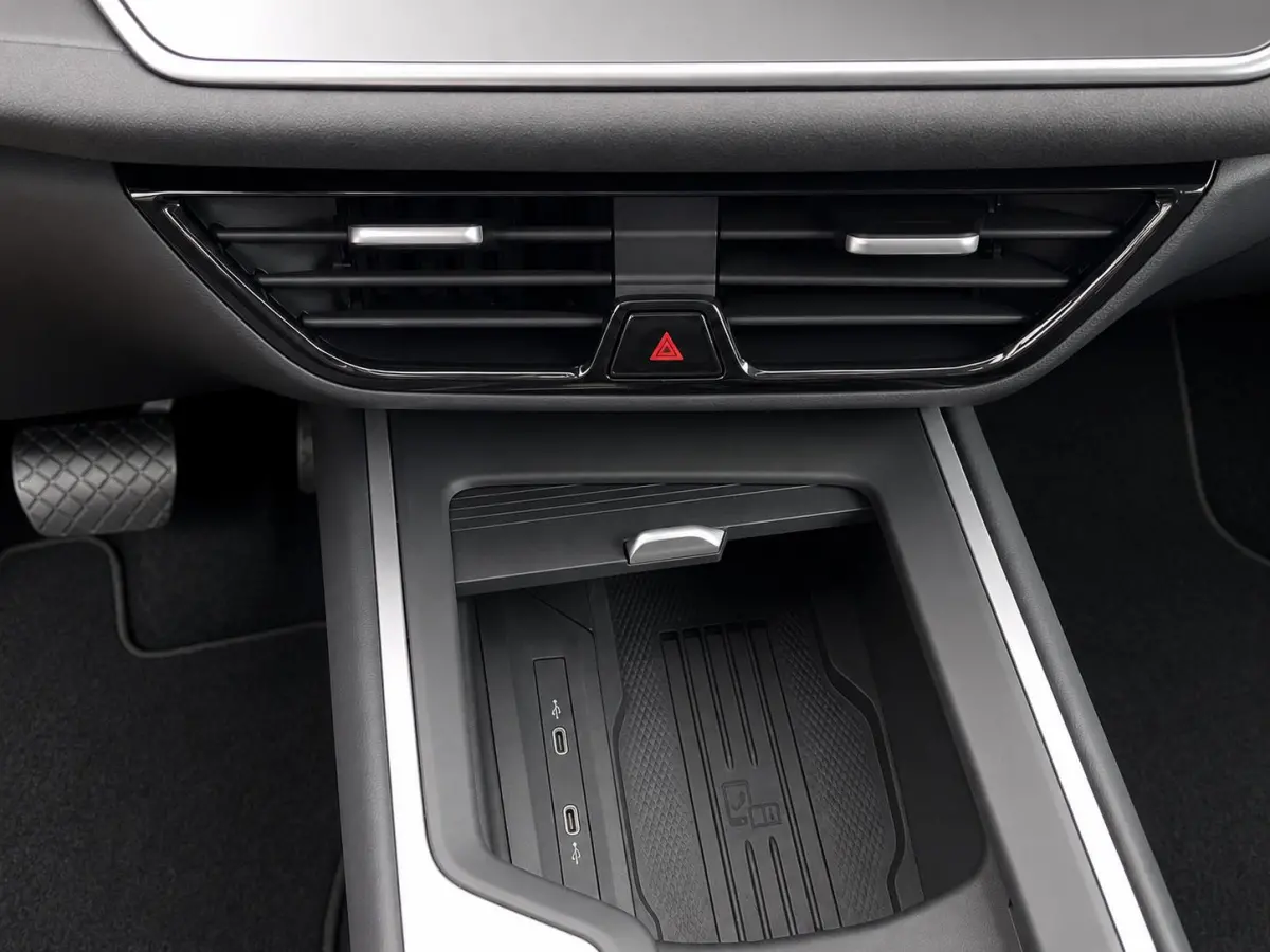 1.5 eTSI Business Navigatie Apple Carplay Android Auto Camera Parkeerhulp Adaptive Cruise Control Stoel- en stuurverwarming  Virtual Cockpit Climate Control Lichtmetalen velgen