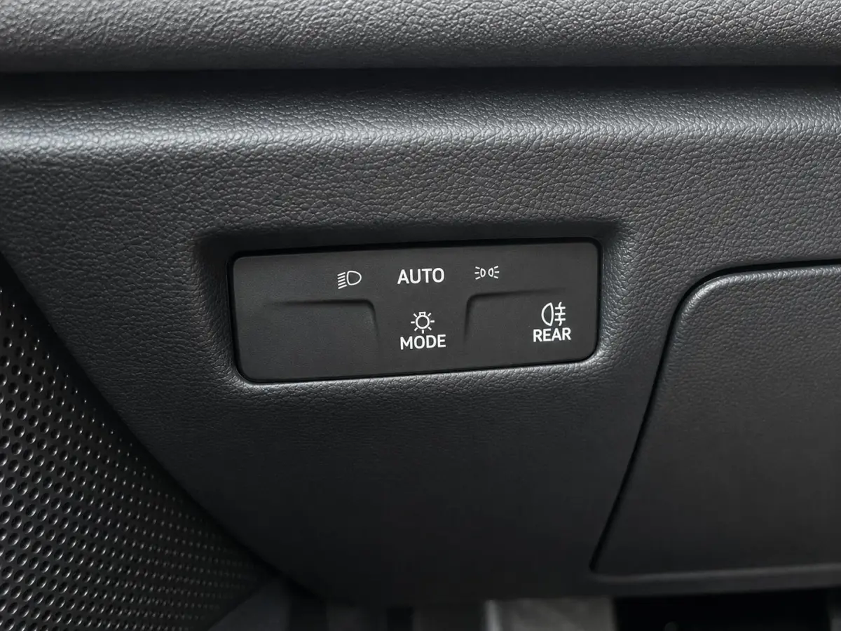 1.5 eTSI Business Navigatie Apple Carplay Android Auto Camera Parkeerhulp Adaptive Cruise Control Stoel- en stuurverwarming  Virtual Cockpit Climate Control Lichtmetalen velgen