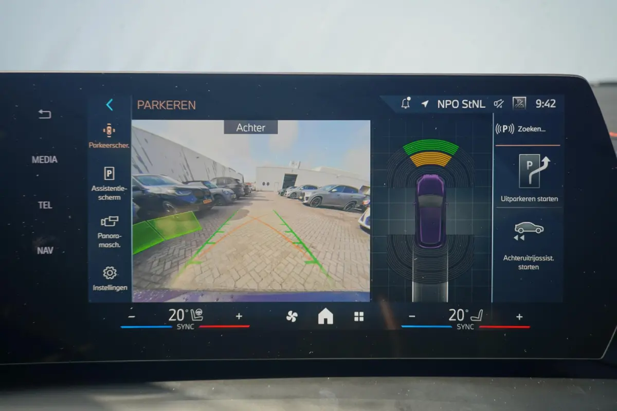 5-deurs 120 | M Sportpakket | Achteruitrijcamera | Driving Assistant | Stoel & Stuurverwarming