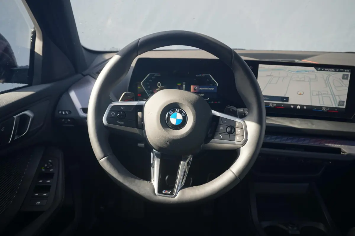 5-deurs 120 | M Sportpakket | Achteruitrijcamera | Driving Assistant | Stoel & Stuurverwarming