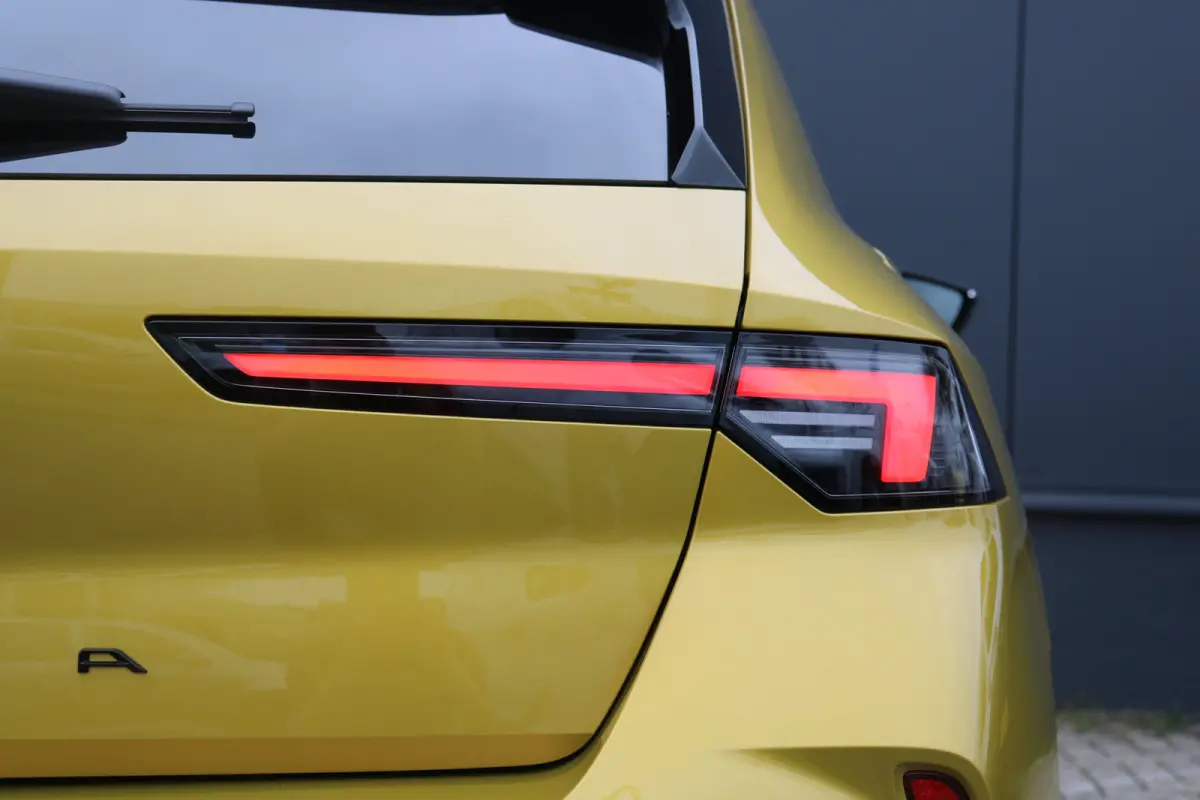 58 kWh Ultimate | Camera | Cruise control adaptief | Navi | Voorstoelen verwarmd | Stuurwiel verwarmd |