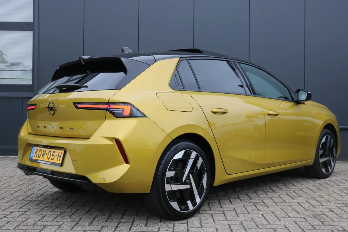 58 kWh Ultimate | Camera | Cruise control adaptief | Navi | Voorstoelen verwarmd | Stuurwiel verwarmd |