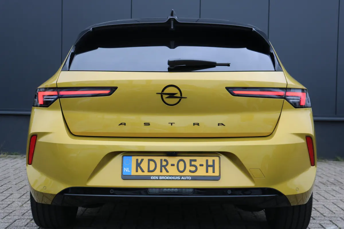 58 kWh Ultimate | Camera | Cruise control adaptief | Navi | Voorstoelen verwarmd | Stuurwiel verwarmd |