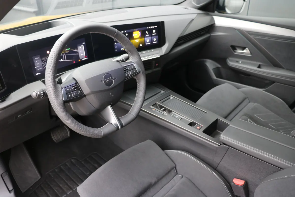 58 kWh Ultimate | Camera | Cruise control adaptief | Navi | Voorstoelen verwarmd | Stuurwiel verwarmd |