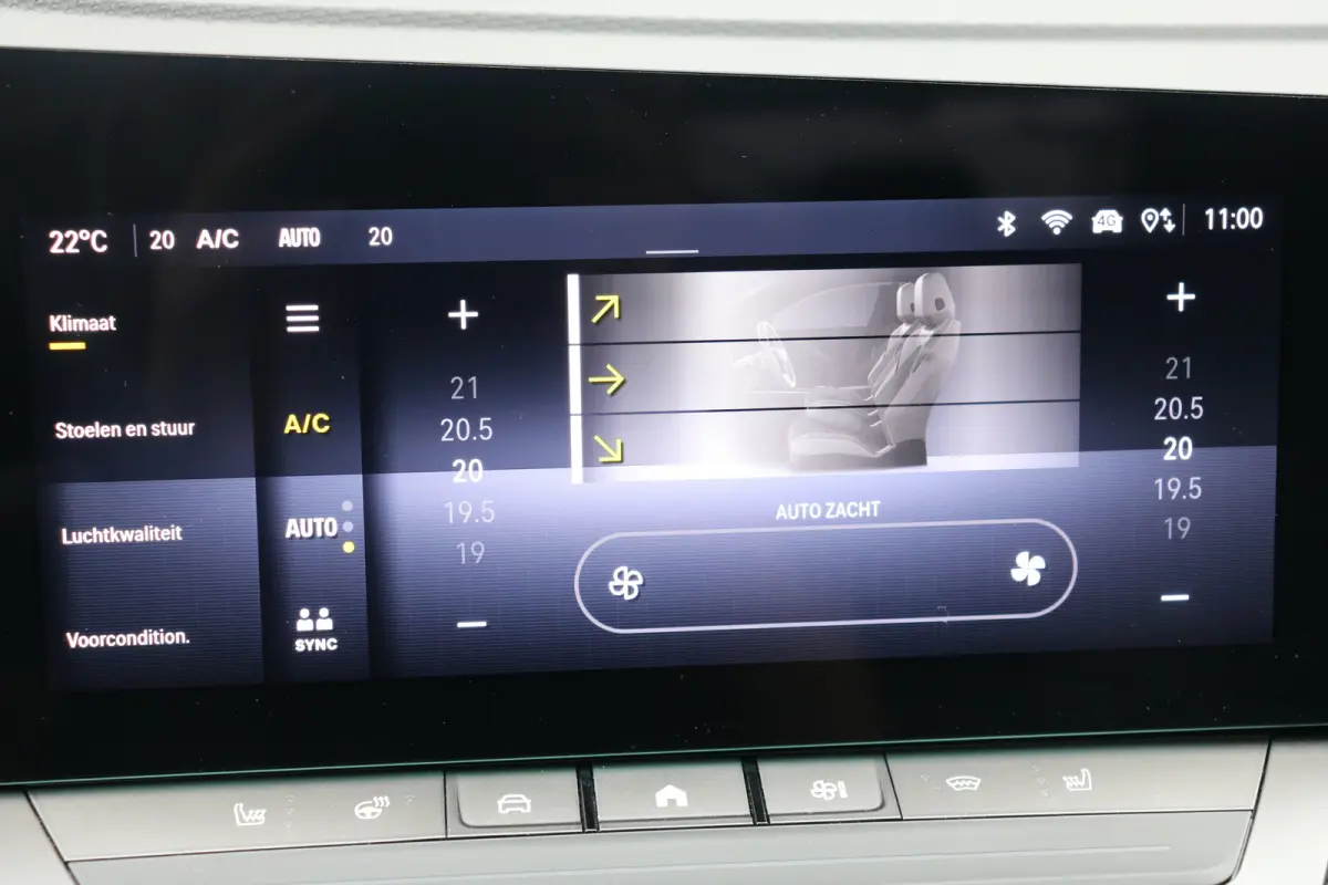 58 kWh Ultimate | Camera | Cruise control adaptief | Navi | Voorstoelen verwarmd | Stuurwiel verwarmd |