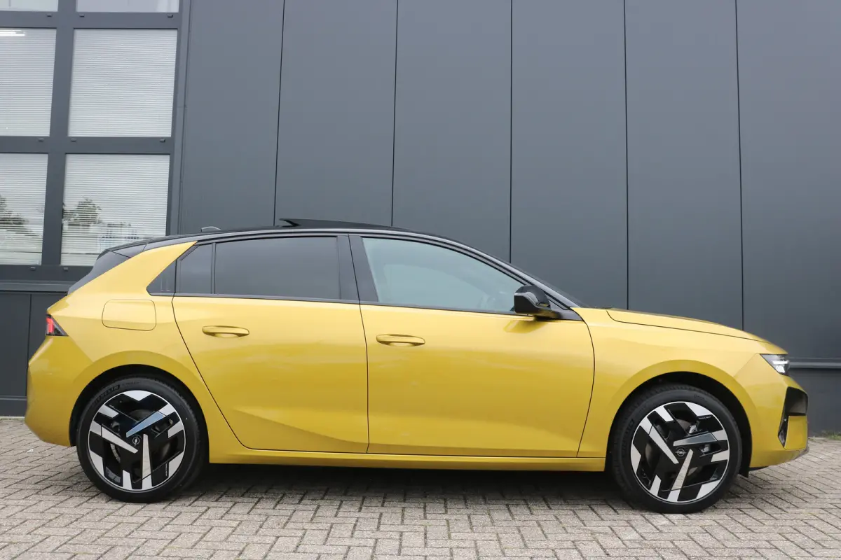 58 kWh Ultimate | Camera | Cruise control adaptief | Navi | Voorstoelen verwarmd | Stuurwiel verwarmd |