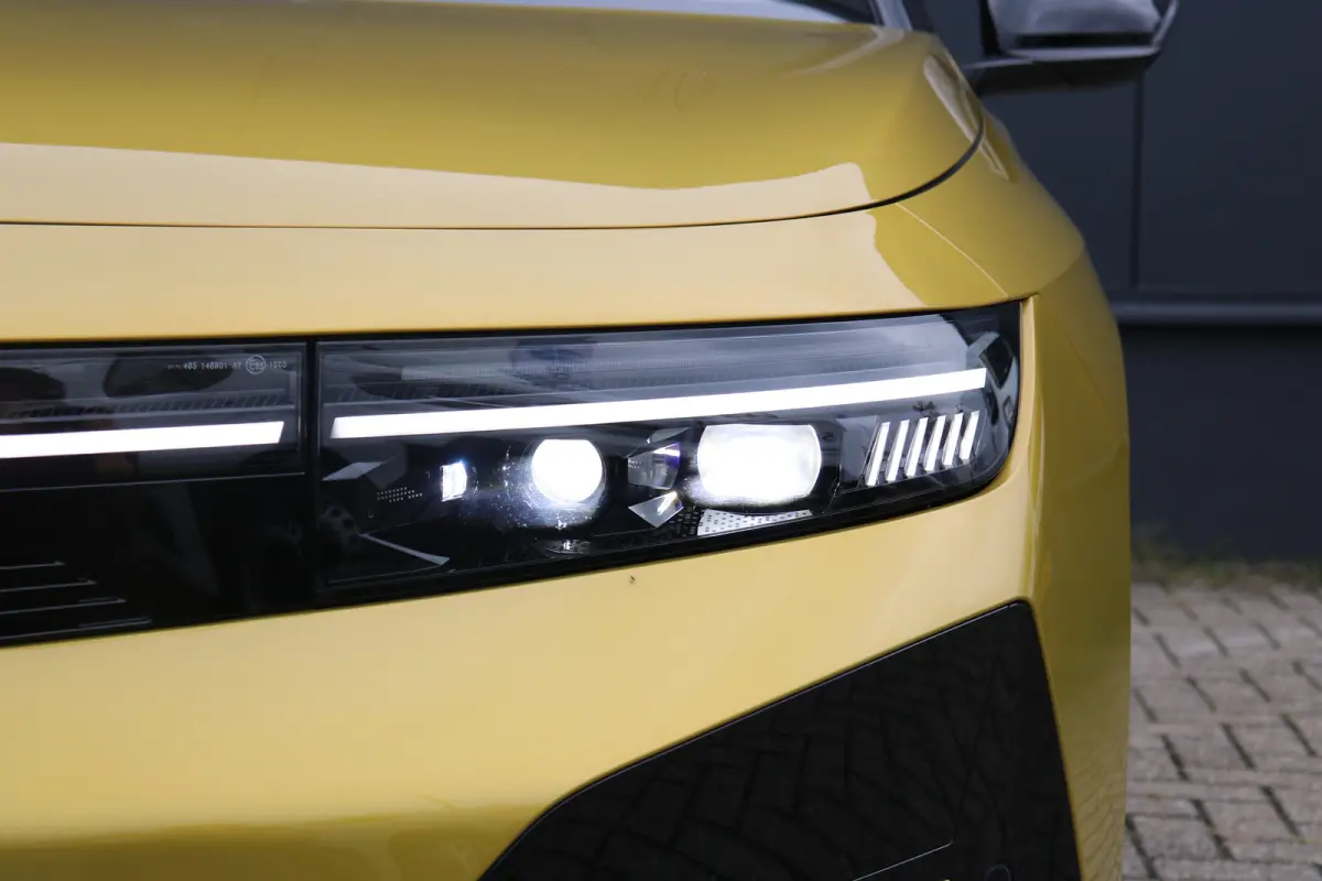 58 kWh Ultimate | Camera | Cruise control adaptief | Navi | Voorstoelen verwarmd | Stuurwiel verwarmd |