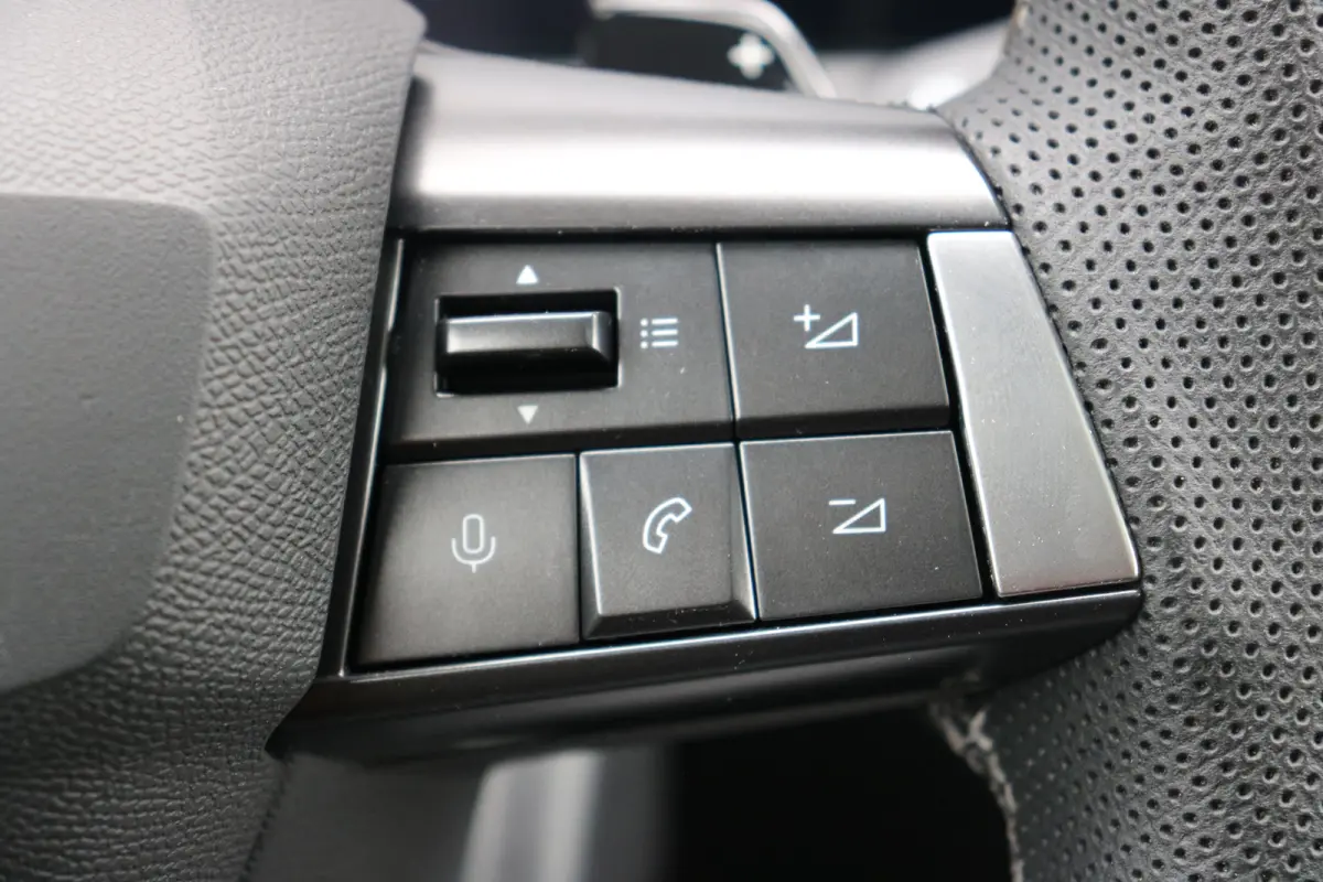 58 kWh Ultimate | Camera | Cruise control adaptief | Navi | Voorstoelen verwarmd | Stuurwiel verwarmd |