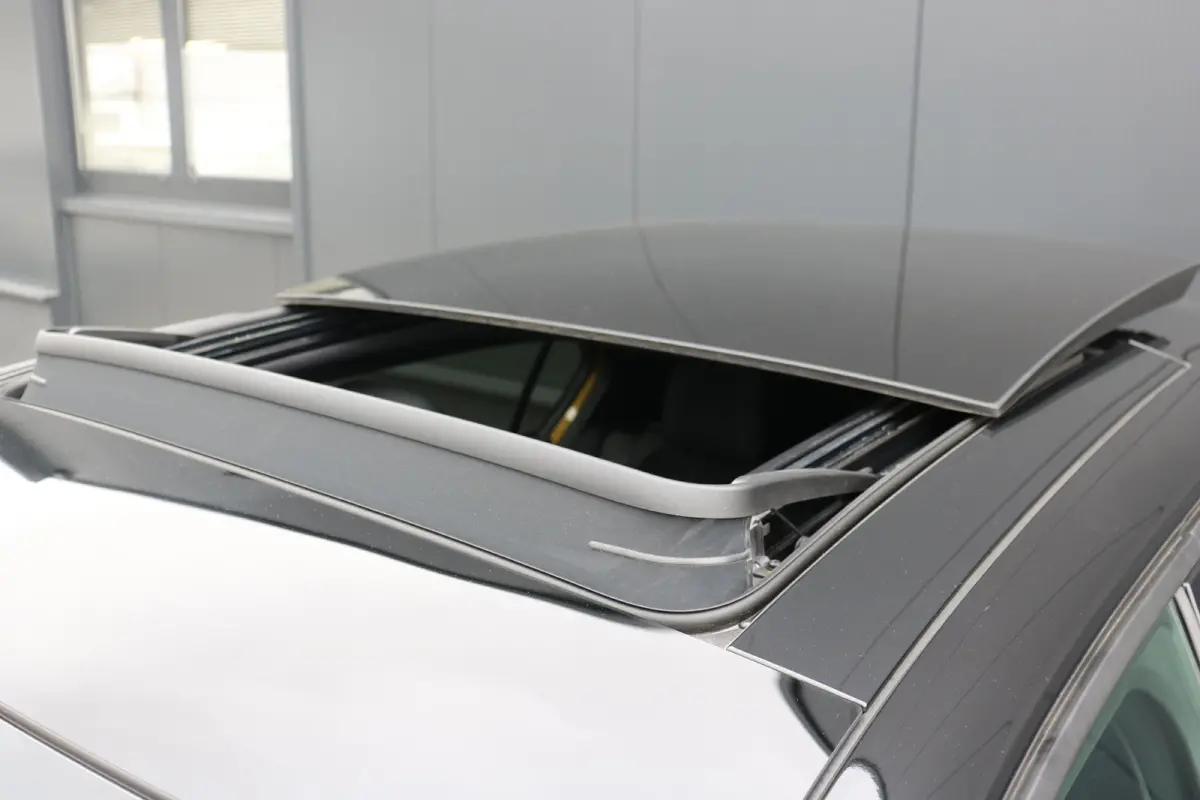 58 kWh Ultimate | Camera | Cruise control adaptief | Navi | Voorstoelen verwarmd | Stuurwiel verwarmd |