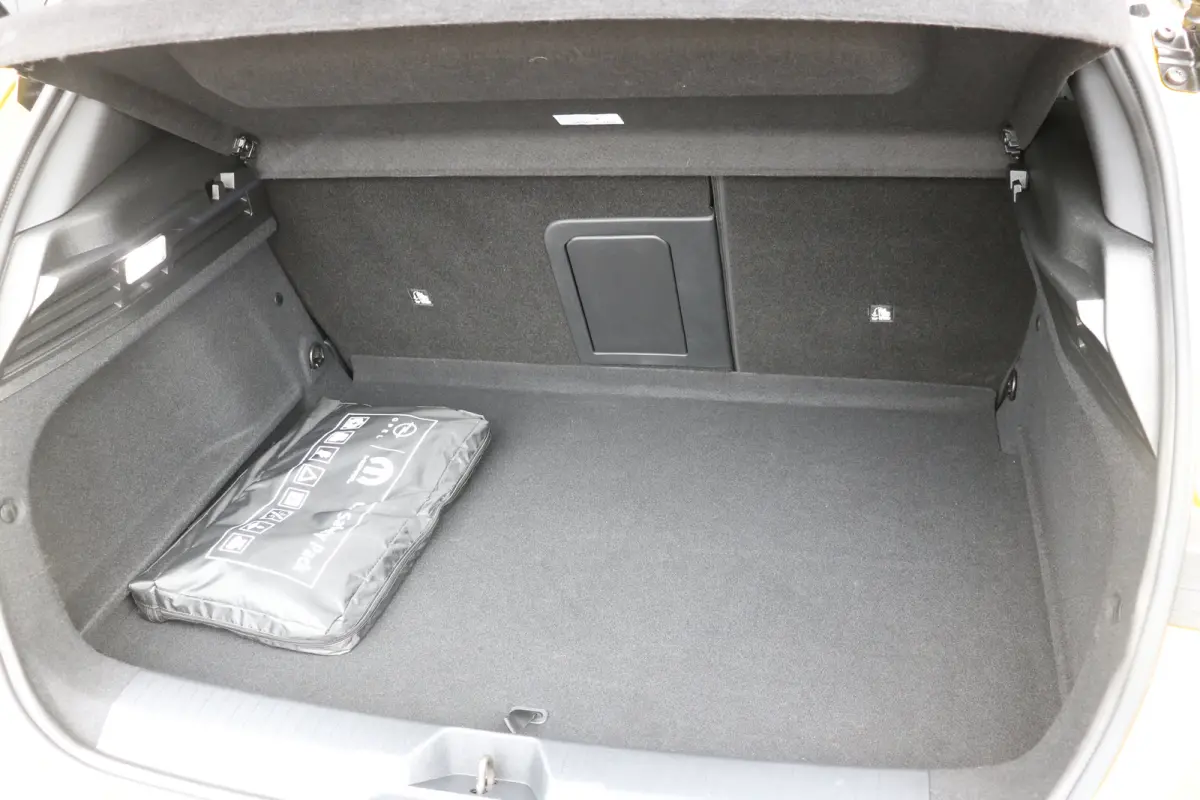58 kWh Ultimate | Camera | Cruise control adaptief | Navi | Voorstoelen verwarmd | Stuurwiel verwarmd |