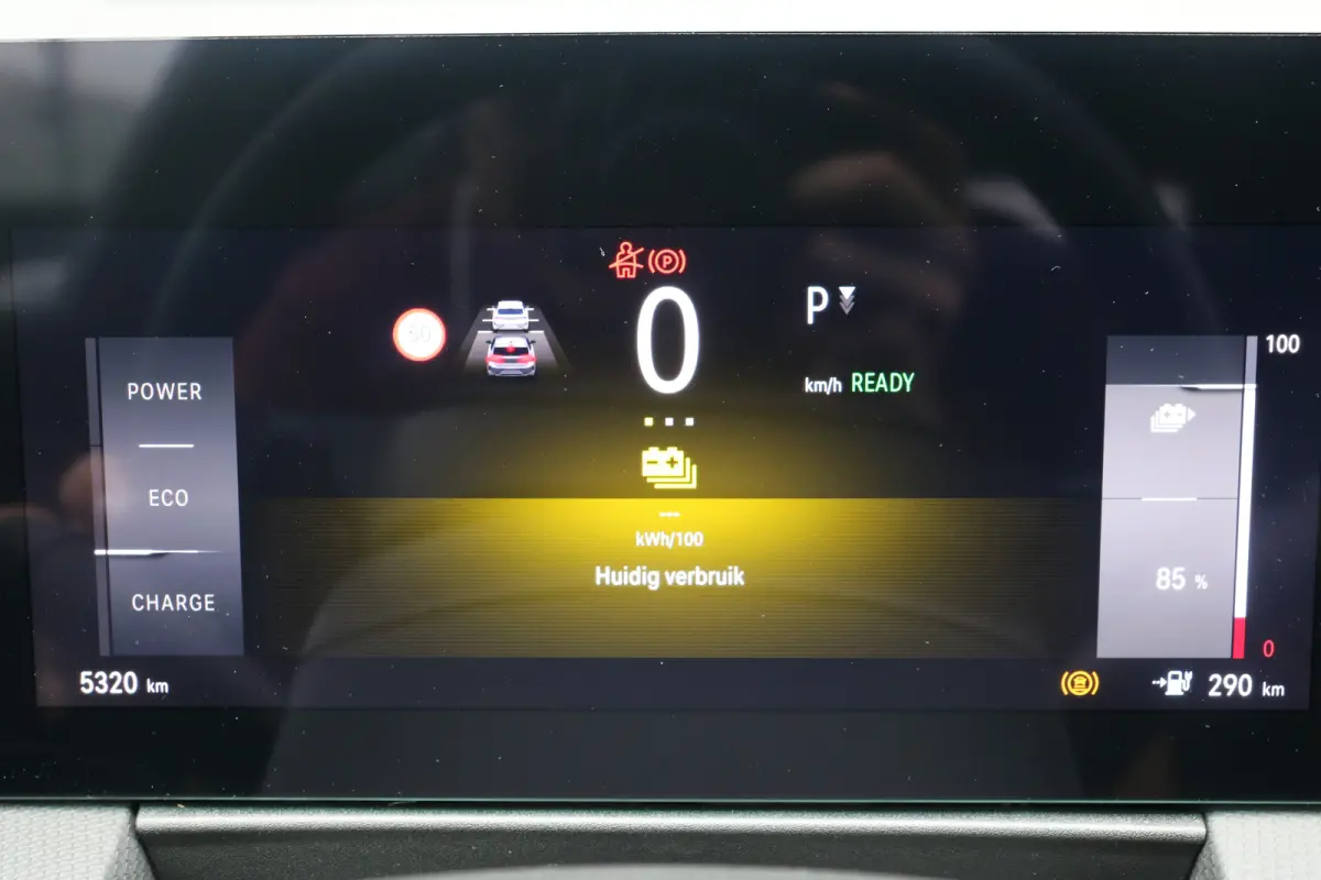 58 kWh Ultimate | Camera | Cruise control adaptief | Navi | Voorstoelen verwarmd | Stuurwiel verwarmd |