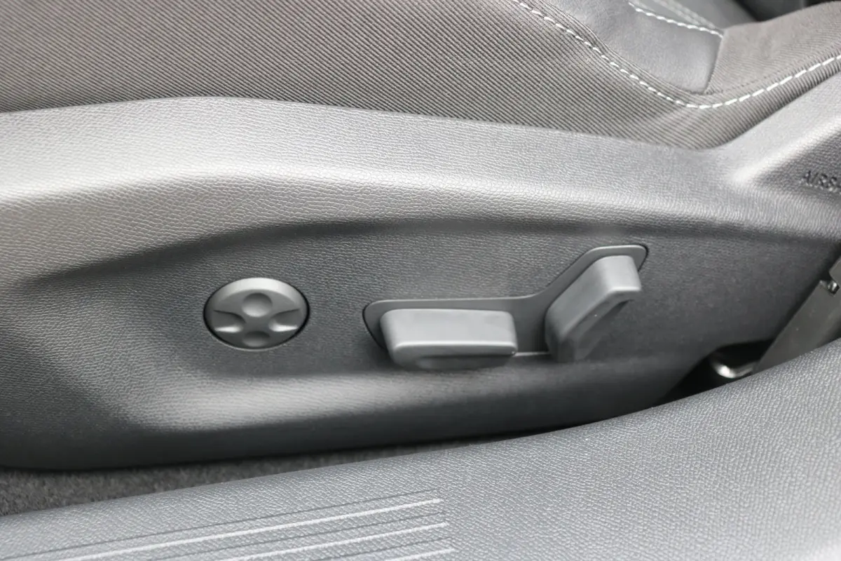 58 kWh Ultimate | Camera | Cruise control adaptief | Navi | Voorstoelen verwarmd | Stuurwiel verwarmd |