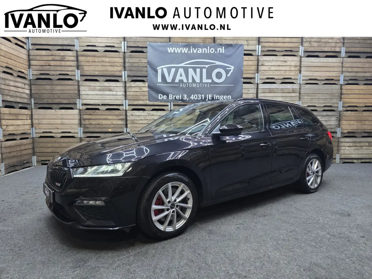 RS 1.4 TSI iV PHEV RS + HuD Pano Camera Navi Mem 19"LM