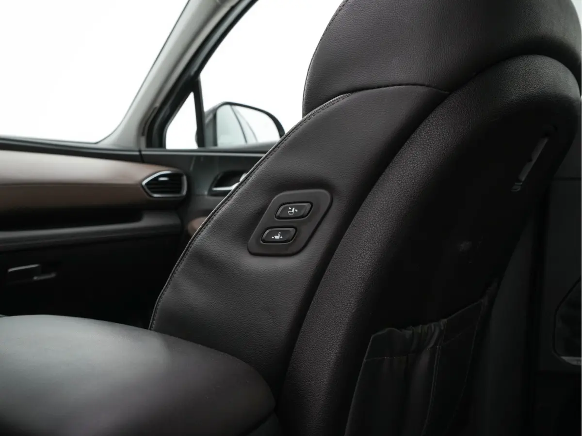 1.6 T-GDI Comfort Smart Sky AWD [ 7-Pers. ] {SoH-100%} (Plug-In) (INCL-BTW) *PANO | LEATHER | FULL-LED | ADAPTIVE-CRUISE | BLINDSPOT | MEMORY-PACK | DIGI-COCKPIT | SHIFTPADDLES | PRIVACYGLAS