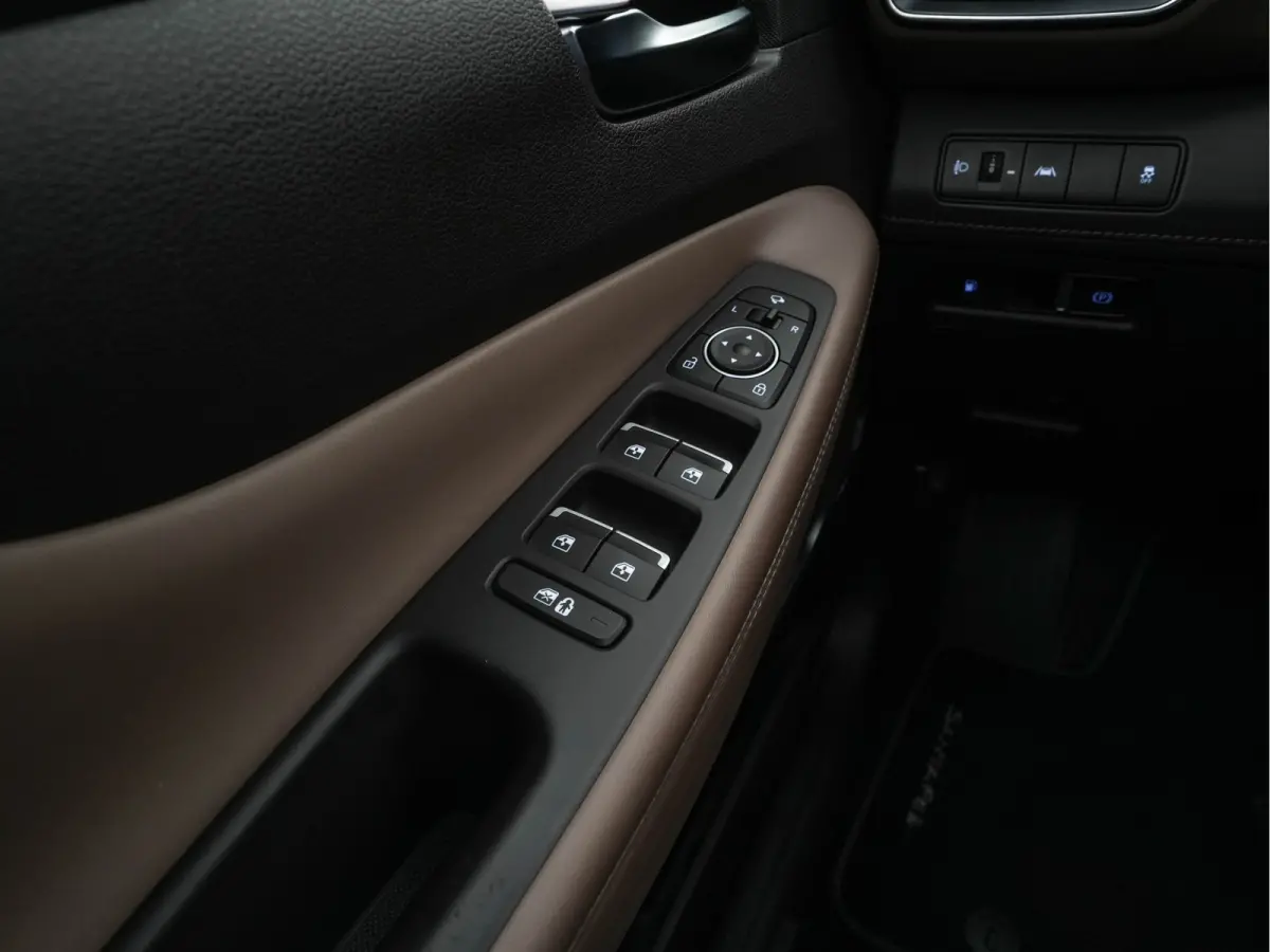 1.6 T-GDI Comfort Smart Sky AWD [ 7-Pers. ] {SoH-100%} (Plug-In) (INCL-BTW) *PANO | LEATHER | FULL-LED | ADAPTIVE-CRUISE | BLINDSPOT | MEMORY-PACK | DIGI-COCKPIT | SHIFTPADDLES | PRIVACYGLAS