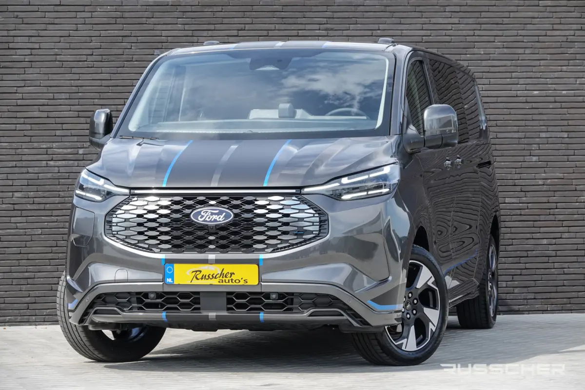 E-Transit L2H1 218Pk Aut. | | Nieuwe 71kWh Accu | 5-Persoons | Elektrisch | Sport 320 | 360° Camera | 19''