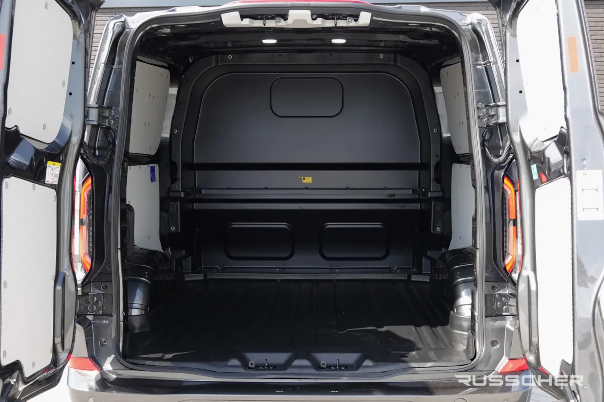 E-Transit L2H1 218Pk Aut. | | Nieuwe 71kWh Accu | 5-Persoons | Elektrisch | Sport 320 | 360° Camera | 19''