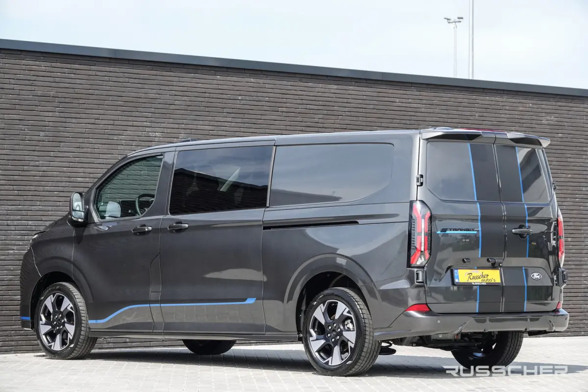 E-Transit L2H1 218Pk Aut. | | Nieuwe 71kWh Accu | 5-Persoons | Elektrisch | Sport 320 | 360° Camera | 19''