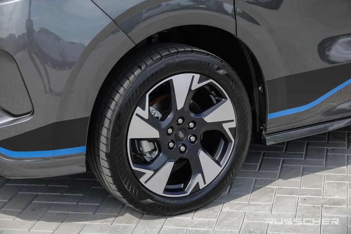 E-Transit L2H1 218Pk Aut. | | Nieuwe 71kWh Accu | 5-Persoons | Elektrisch | Sport 320 | 360° Camera | 19''