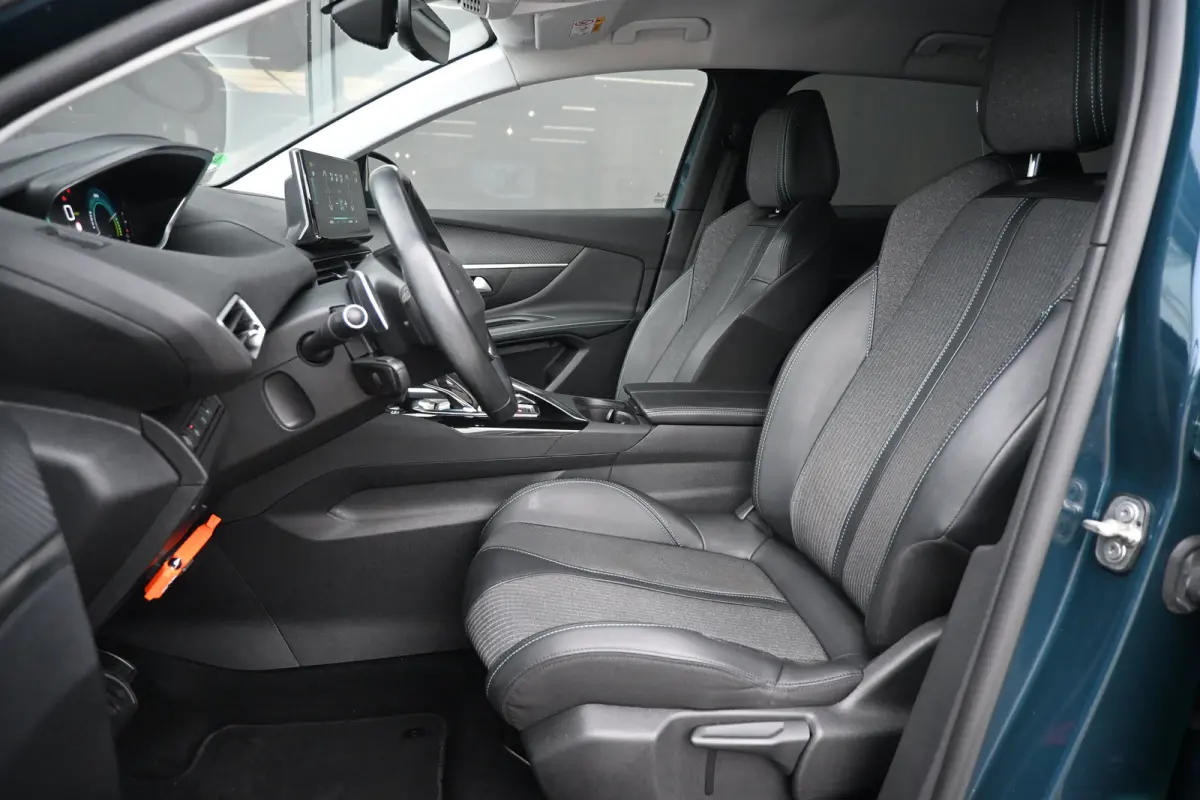 1.6 HYbrid 225 Allure | Navigatie | Achteruitrijcamera | Dodehoek-Detectie | Dealeronderhouden | 1e Eigenaar |