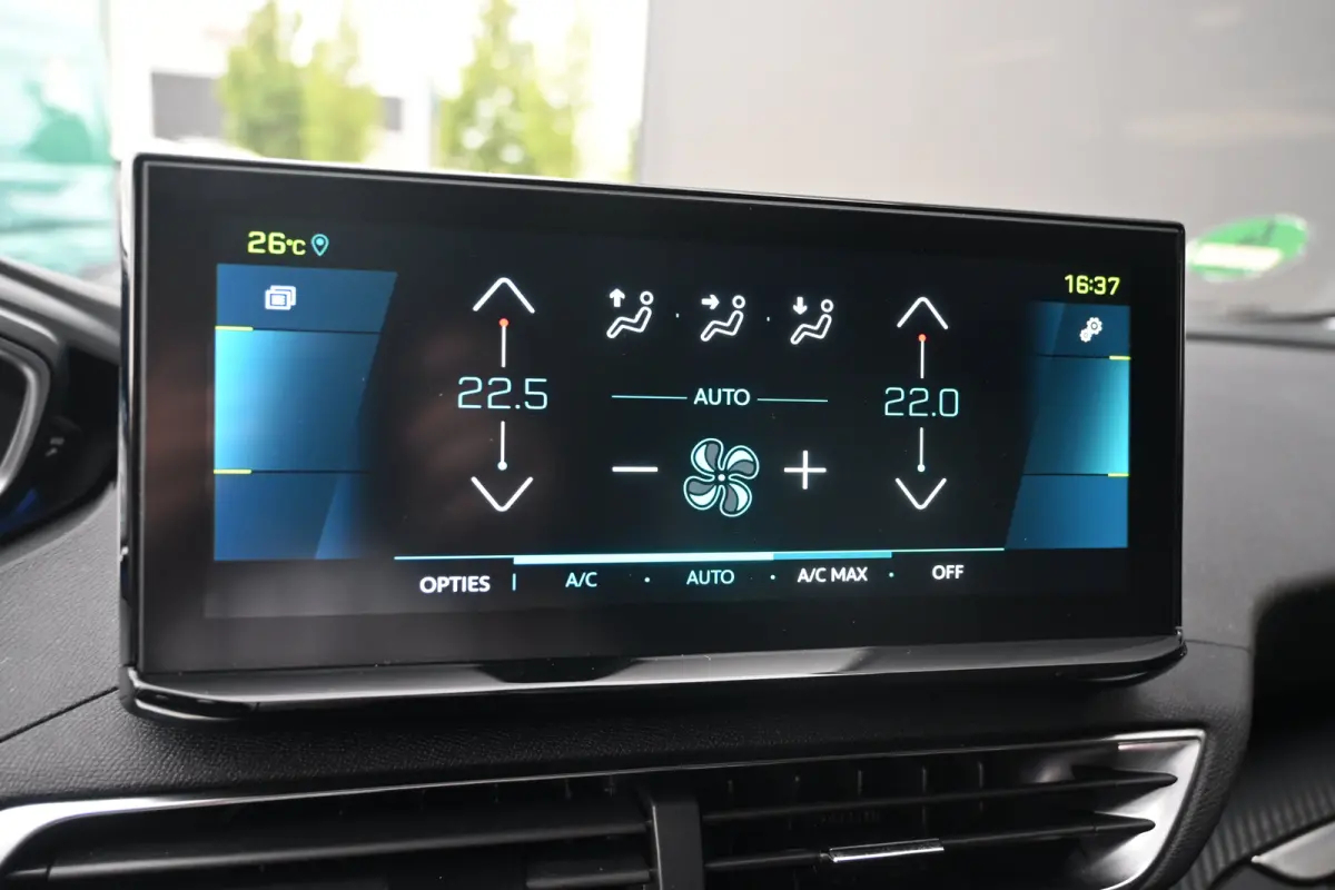 1.6 HYbrid 225 Allure | Navigatie | Achteruitrijcamera | Dodehoek-Detectie | Dealeronderhouden | 1e Eigenaar |
