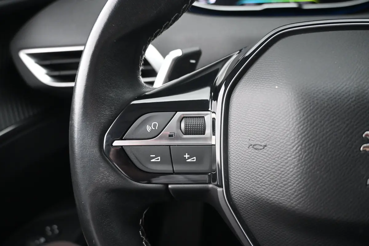 1.6 HYbrid 225 Allure | Navigatie | Achteruitrijcamera | Dodehoek-Detectie | Dealeronderhouden | 1e Eigenaar |
