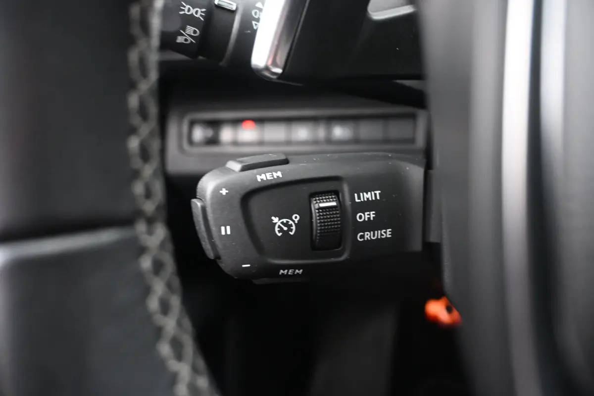 1.6 HYbrid 225 Allure | Navigatie | Achteruitrijcamera | Dodehoek-Detectie | Dealeronderhouden | 1e Eigenaar |