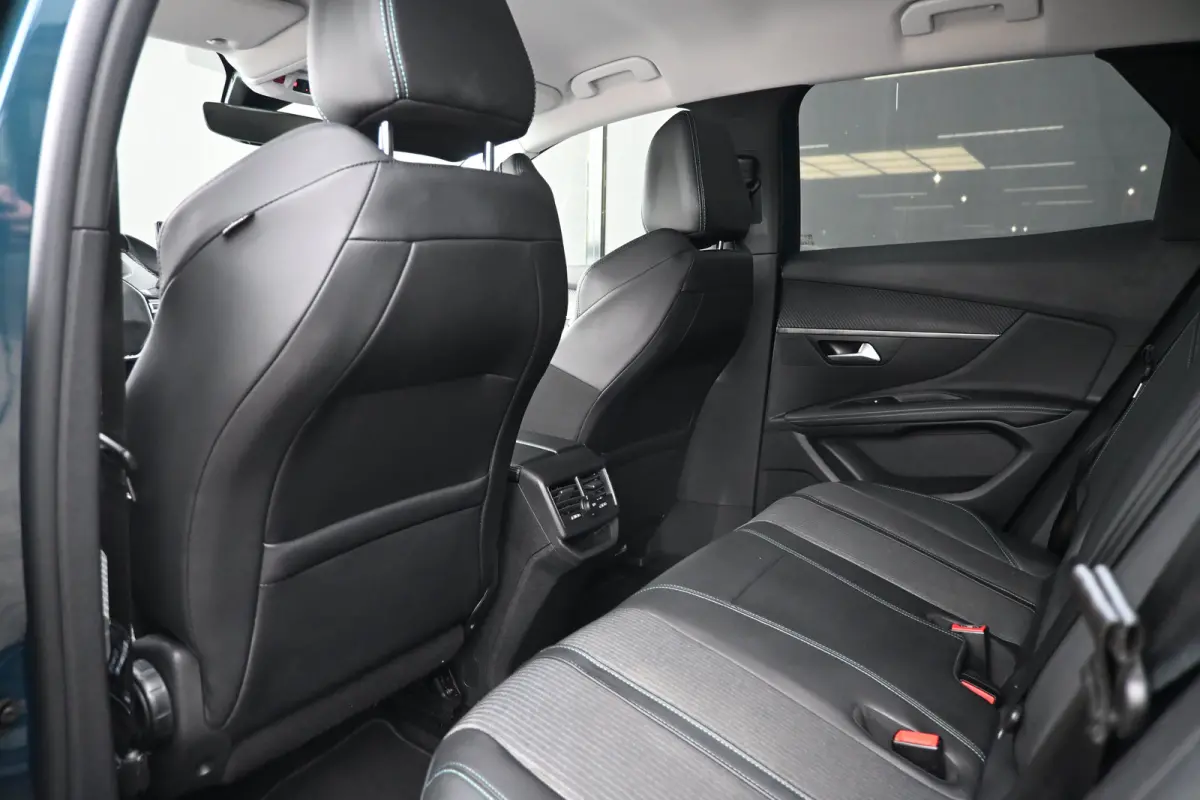 1.6 HYbrid 225 Allure | Navigatie | Achteruitrijcamera | Dodehoek-Detectie | Dealeronderhouden | 1e Eigenaar |