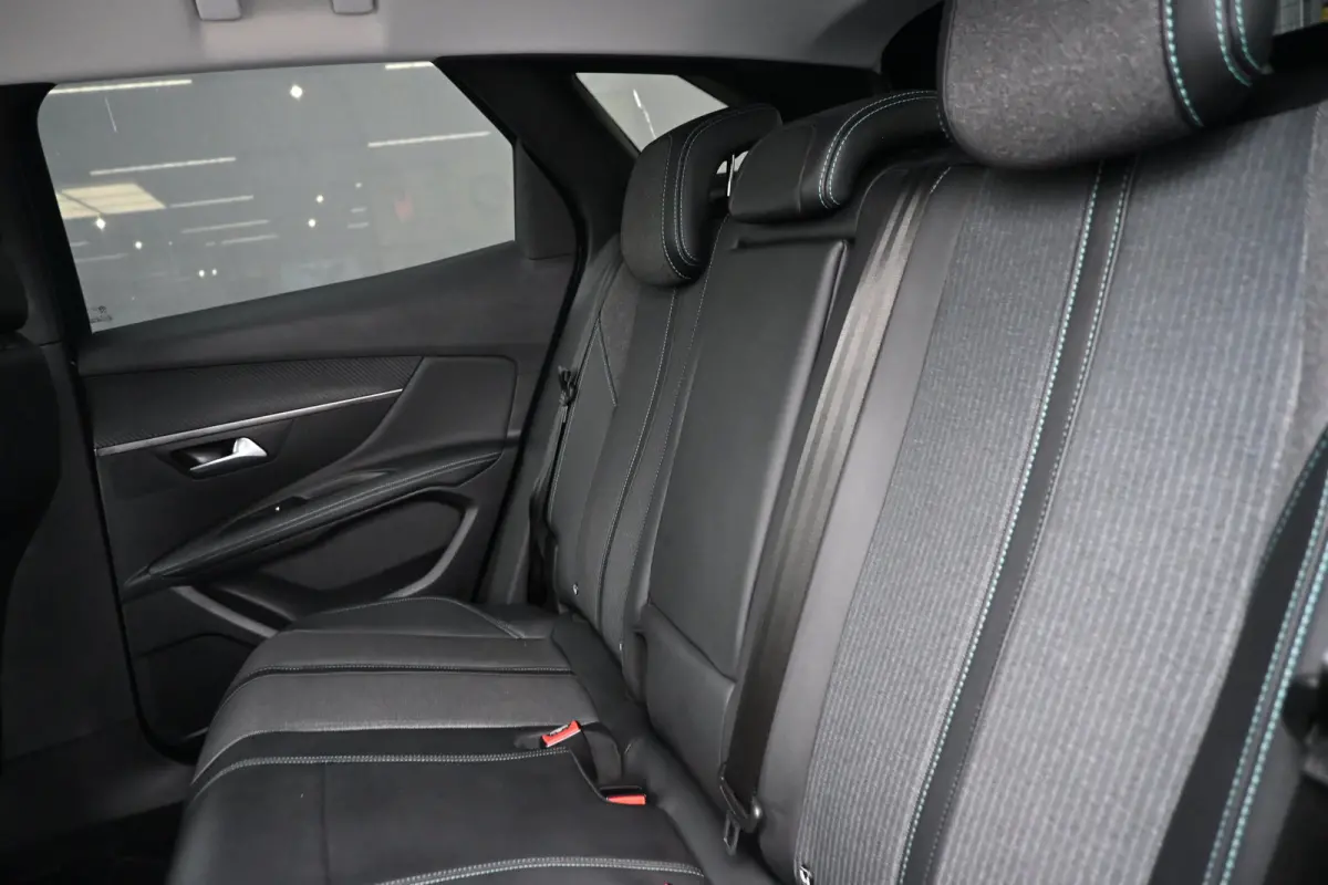 1.6 HYbrid 225 Allure | Navigatie | Achteruitrijcamera | Dodehoek-Detectie | Dealeronderhouden | 1e Eigenaar |
